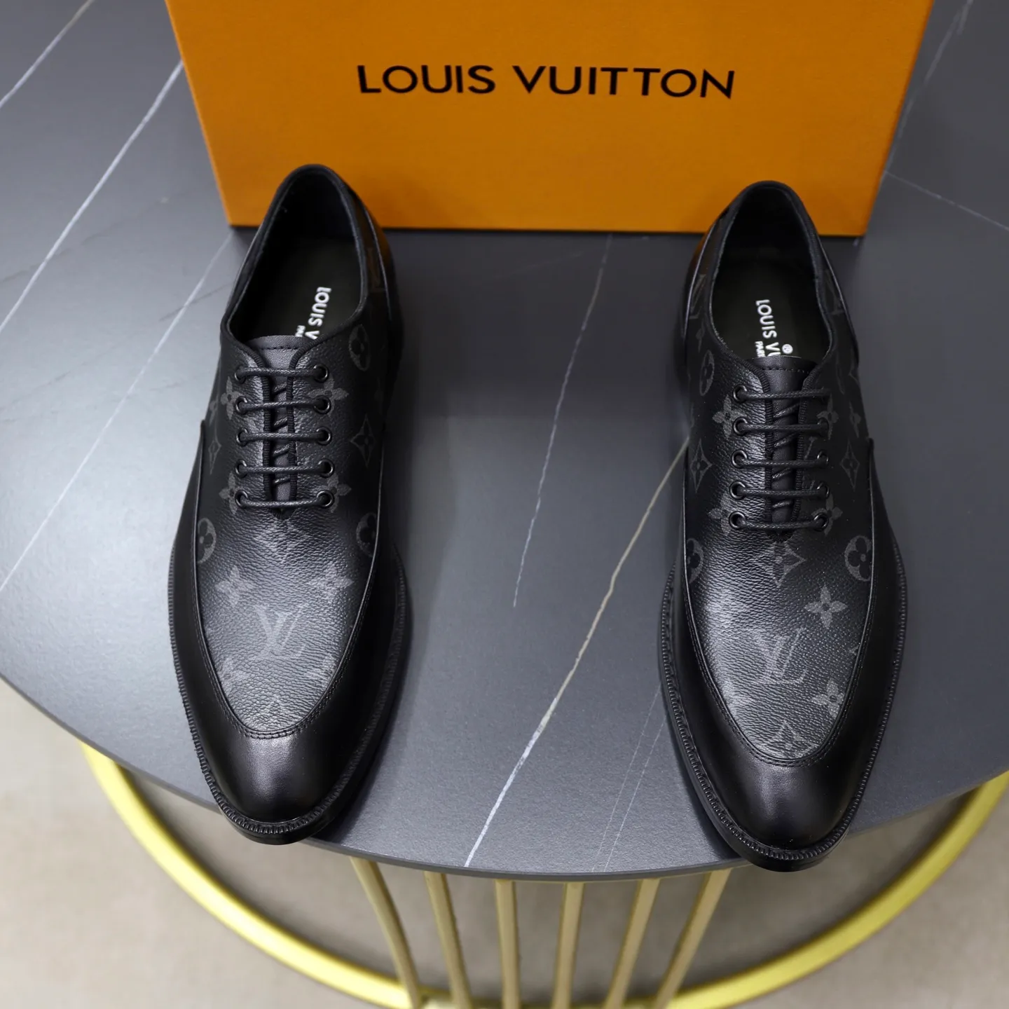 Men's shoes: 280🙅‍♂️🙅‍♂️🙅‍♂️Niuli Brand: LV Louis Vuitton Size: 39-44 (38, 45, 46 can be customized) Level: Counter classic Material: Original soft cowhide upper Comfortable cowhide lining Original lightweight outsole Style category: Formal business casual driving leather shoes Color: Color of the actual picture